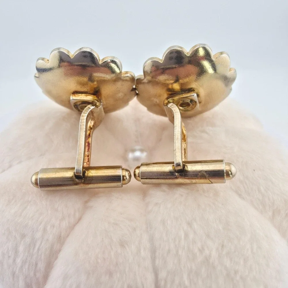 Vtg Cufflinks Faux Pearl Flower Scalloped Petal Mid-Century Classic Gold Tone